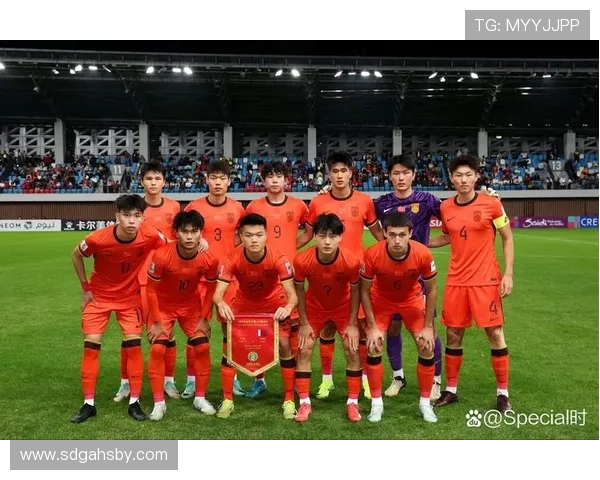 国足主场逆转劲敌再燃晋级希望全场进球点燃球迷激情时刻再现辉光