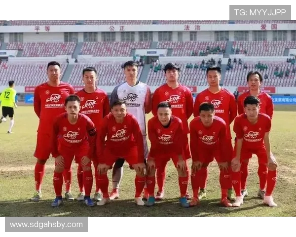 河南队鏖战赛场激情对决展现中原力量掀起绿茵风暴 河南队鏖战赛场激情对决展现中原力量掀起绿茵风暴