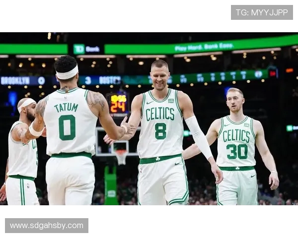 湖人对阵凯尔特人:宿命对决再度上演,谁将主宰篮球历史的巅峰时刻 湖人对阵凯尔特人:宿命对决再度上演,谁将主宰篮球历史的巅峰时刻