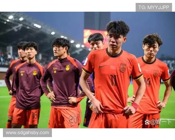 王大雷:从青涩少年到中国足球守护神的成长历程与挑战 王大雷:从青涩少年到中国足球守护神的成长历程与挑战