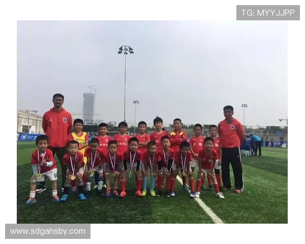 广州足球队强势崛起荣登足球状态排行榜第二名