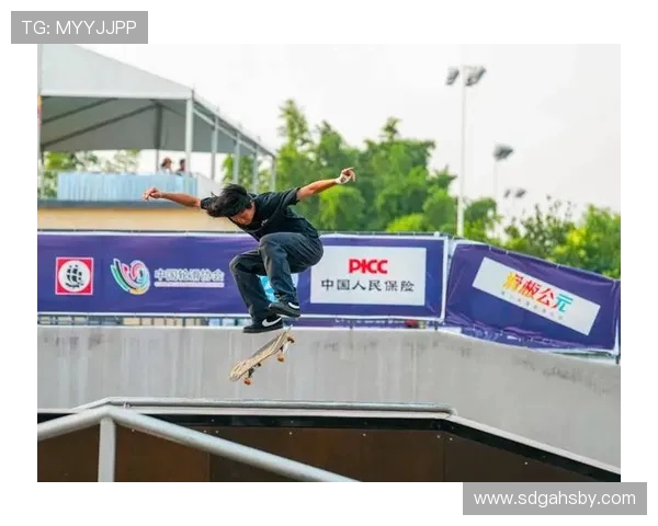 杭州滑板队在世界滑板锦标赛中以96分领先其他队伍展现强劲实力 杭州滑板队在世界滑板锦标赛中以96分领先其他队伍展现强劲实力