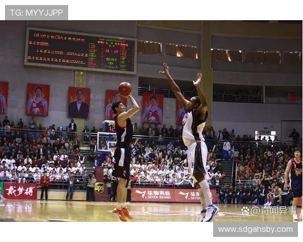 2007年NBA东部决赛骑士与活塞激战回顾与精彩瞬间分析