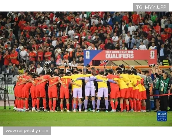 国足下半场对决菲律宾全力以赴争取胜利展现团队精神